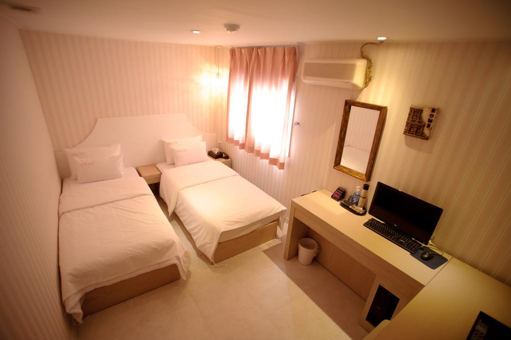 Atti Guesthouse Seoul Bagian luar foto